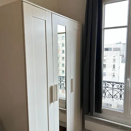 Sunshine Near Eiffel Tower * 巴黎